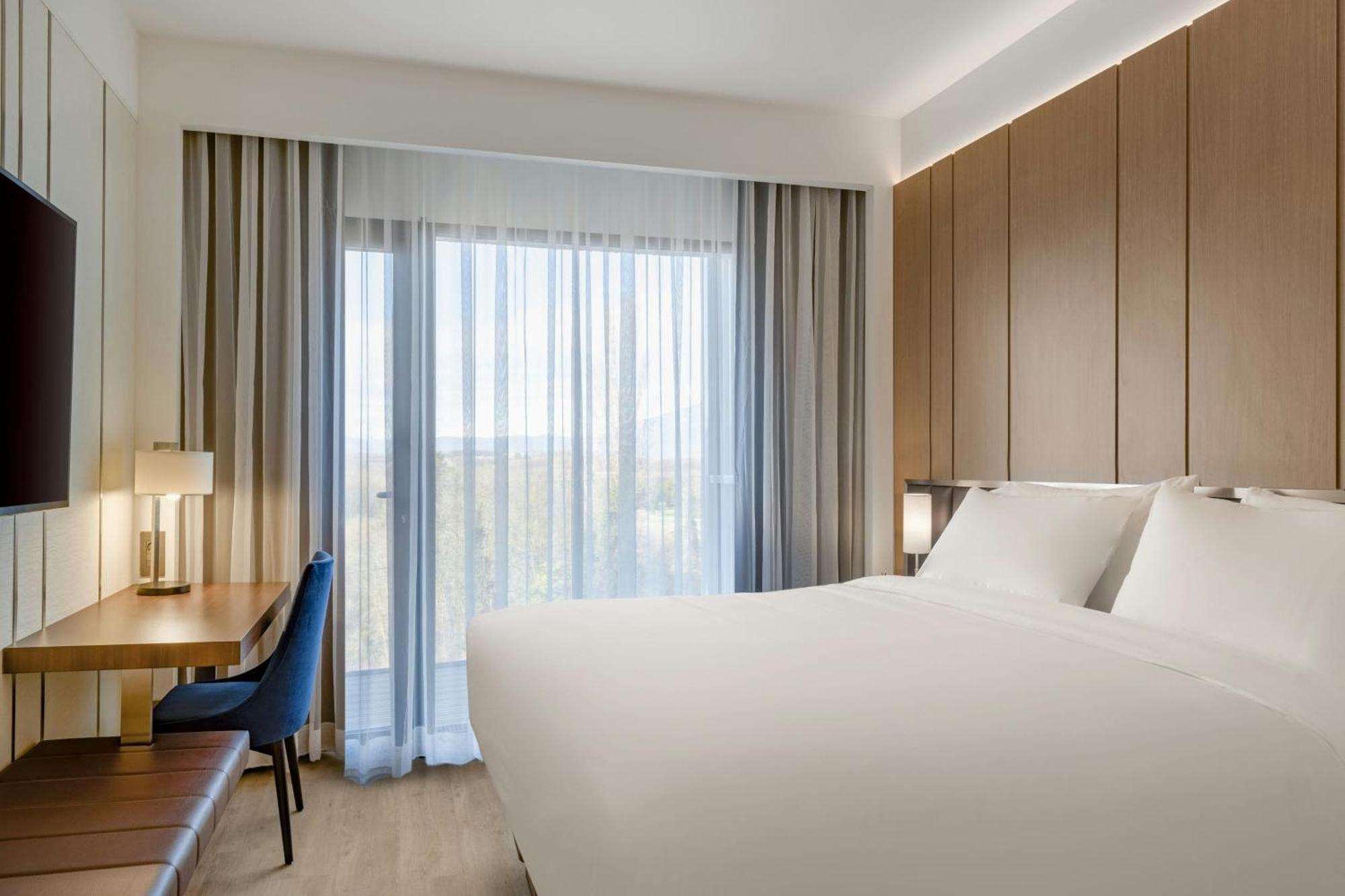 Ac Hotel By Marriott Saint-Julien-En-Genevois Exterior foto
